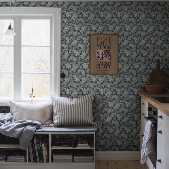 Borastapeter|Papel pintado floral lilas estilo clásico escandinavo en azul y blanco|Papel Pintado