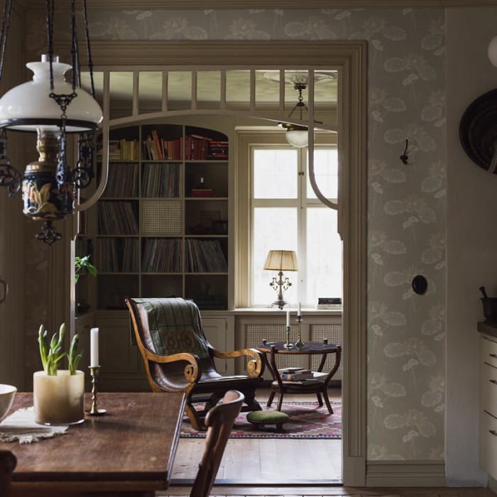 Borastapeter|Papel pintado nenúfares Art Nouveau estilo escandinavo en gris y blanco|Papel Pintado