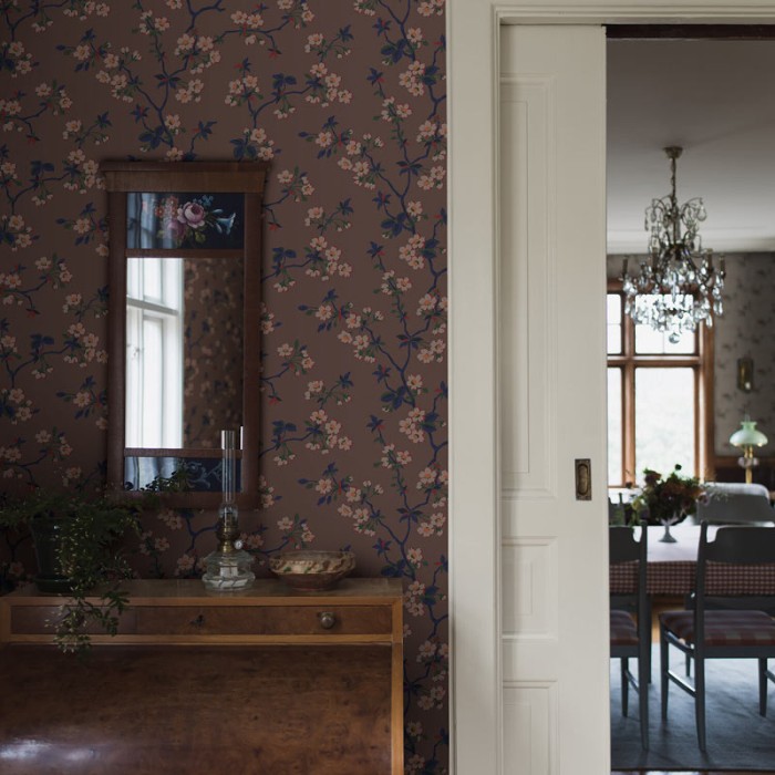 Borastapeter|Papel pintado floral cerezo estilo oriental en azul profundo|Papel Pintado