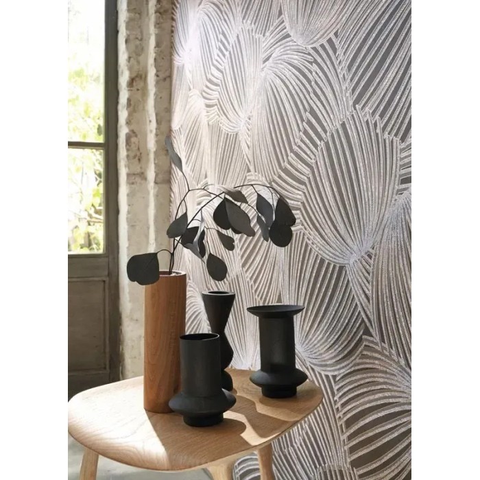 Casadeco|Modern floral wallpaper in grey and black, ideal for dining room|Modern