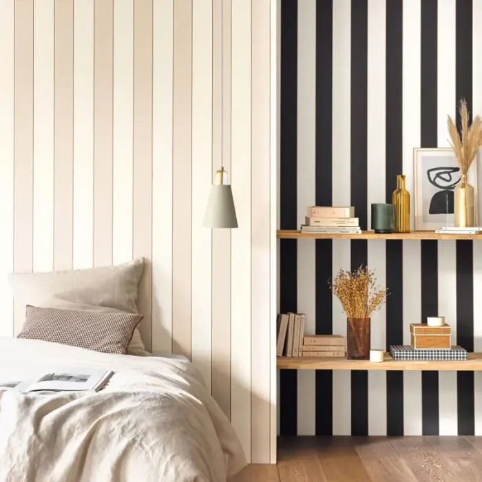 Caselio|Black and white striped wallpaper with gold outline|Stripes