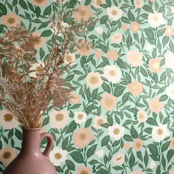 Caselio|Green poppy flower wallpaper|Wallpaper