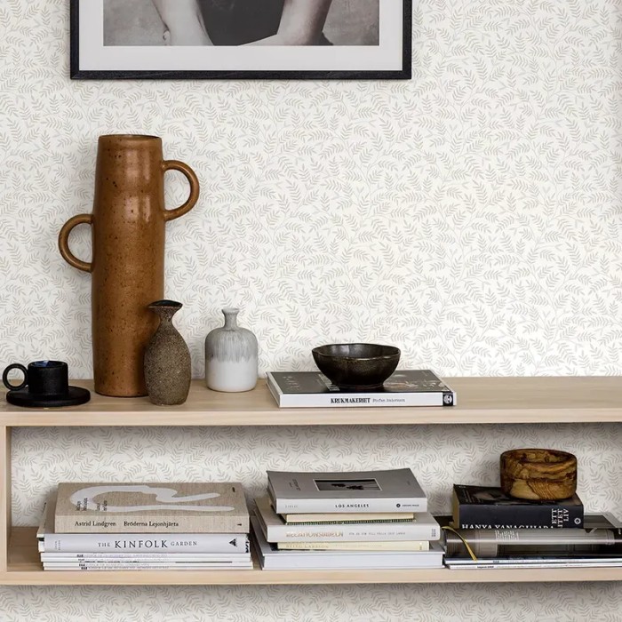 Borastapeter|Papel pintado escandinavo hojas pequeñas dibujadas en gris y blanco|Papel Pintado