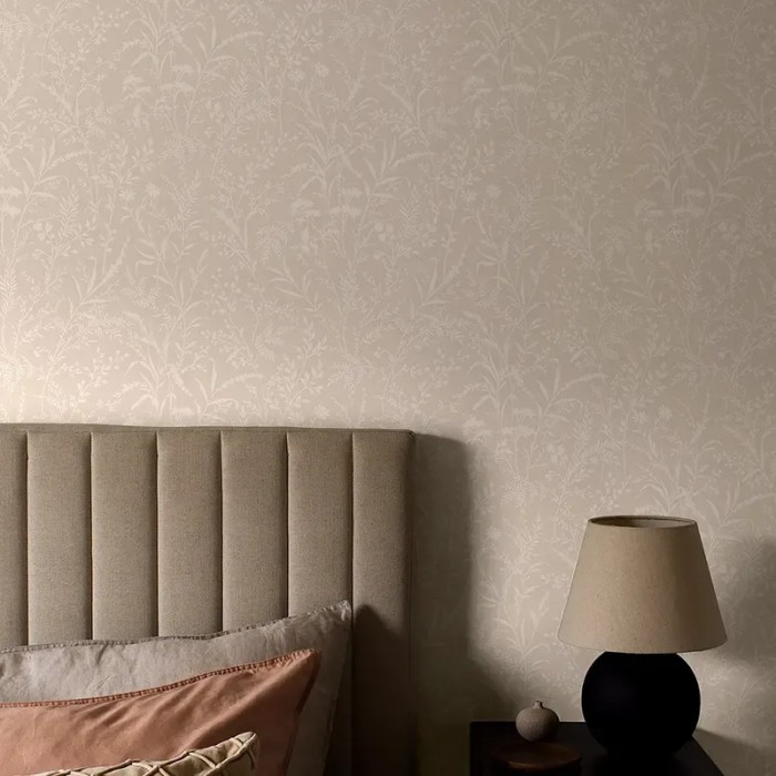 Borastapeter|Tapete skandinavisch Wiesenblumen Blätter beige Stil|Skandinavisch