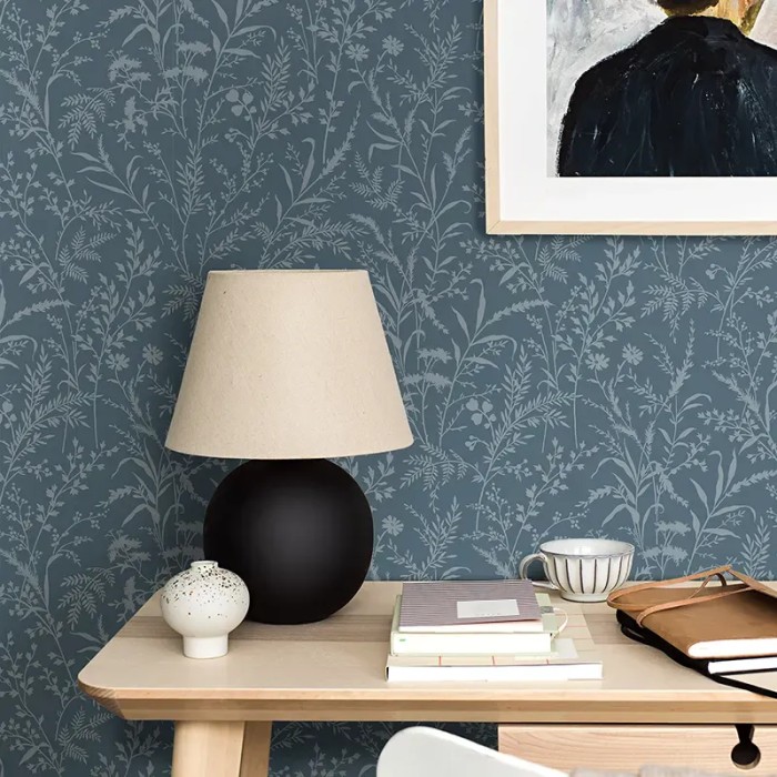 Borastapeter|Papel pintado escandinavo flores y hojas de prado en azul|Escandinavo