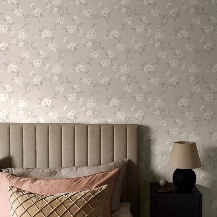 Borastapeter|Papel pintado romántico flores de cerezo en acuarela gris y beige|Romántico