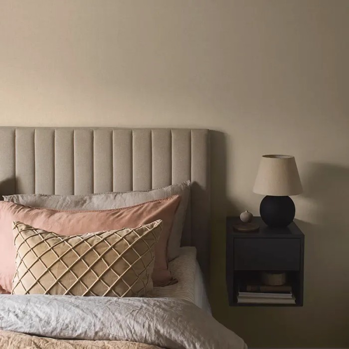 Borastapeter|Wallpaper contemporary classic smooth effect in beige|Contemporary