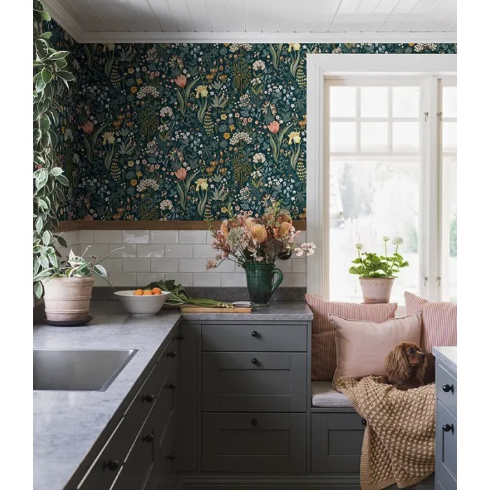 Borastapeter|Papel pintado floral escandinavo multicolor sobre azul petróleo|Papel Pintado
