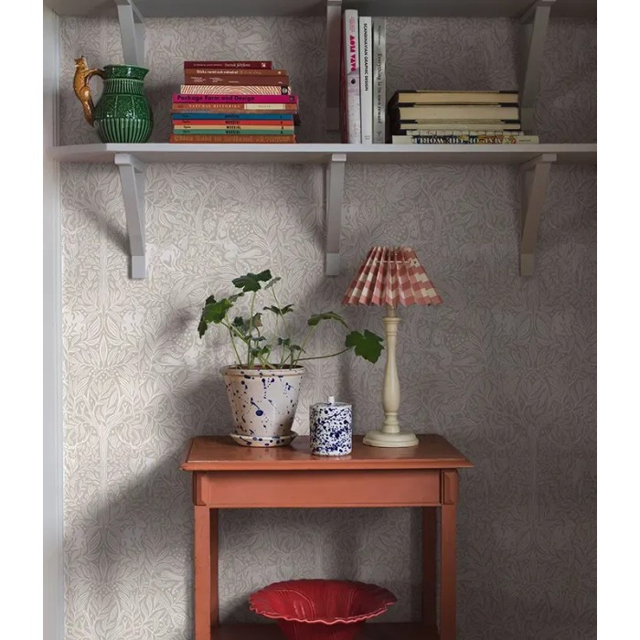 Borastapeter|Papel pintado bosque ciervos y fauna estilo arts and crafts beige|Papel Pintado