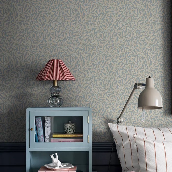 Borastapeter|Tapete Arts and Crafts Blätter dicht pastellblau beige|Tapeten