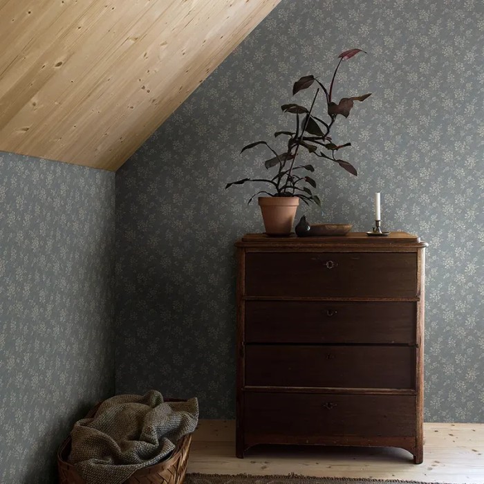 Borastapeter|Wallpaper romantic vintage floral in blue and beige|Romantic