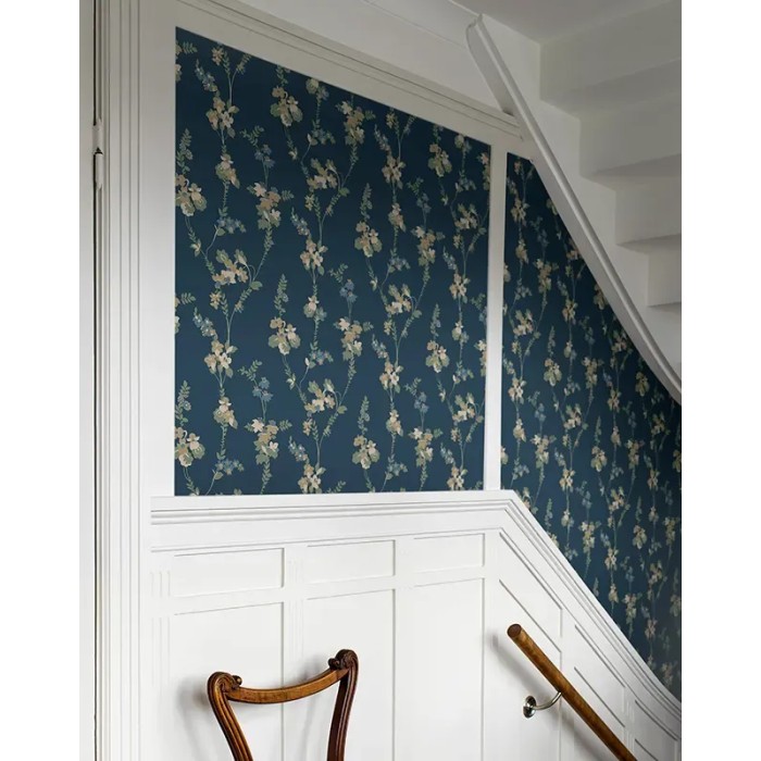 Papel pintado floral Vera azul oscuro con beige y verde lima - Borastapeter Swedish Grace 5510