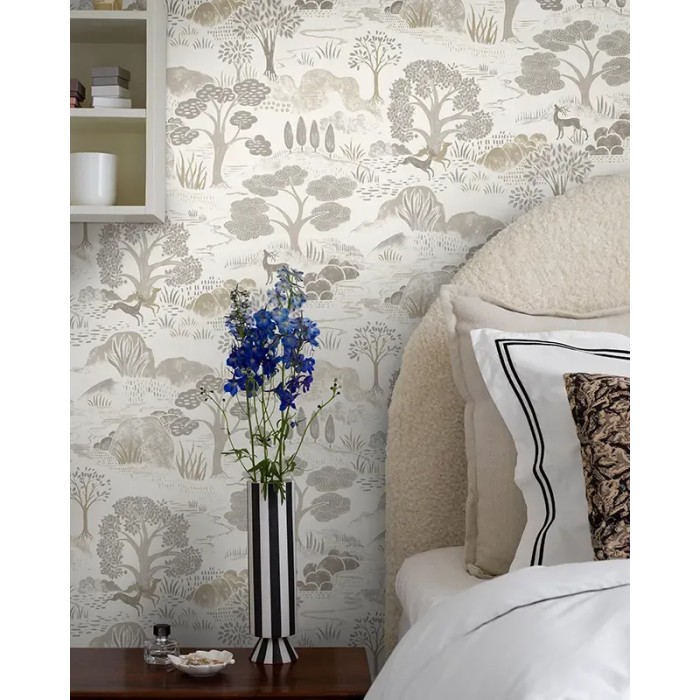 Papel pintado Diana blanco gris y beige con ciervos - Borastapeter Swedish Grace 5524