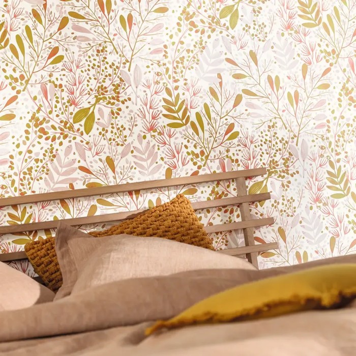 Caselio|Tapete mit rosa Aquarellblumen|Skandinavisch