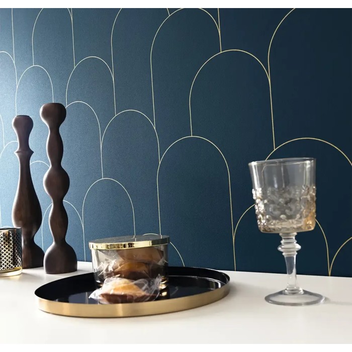 Caselio|Art-Déco-Tapete mit metallischen Bögen in Blau und Gold|Art Deco