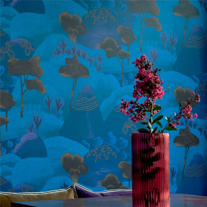 Elitis|Tapete mit blauen Hügeln und Bäumen, orientalischer Stil|Tapeten