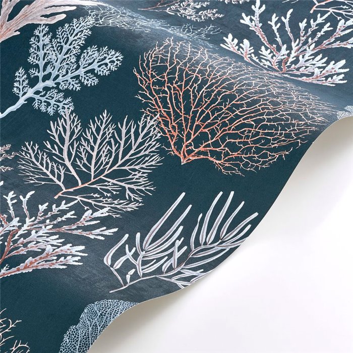 Casadeco|Papel pintado corales con fondo azul, ideal para baños o interiores estilo costero|Marinero & Náutico