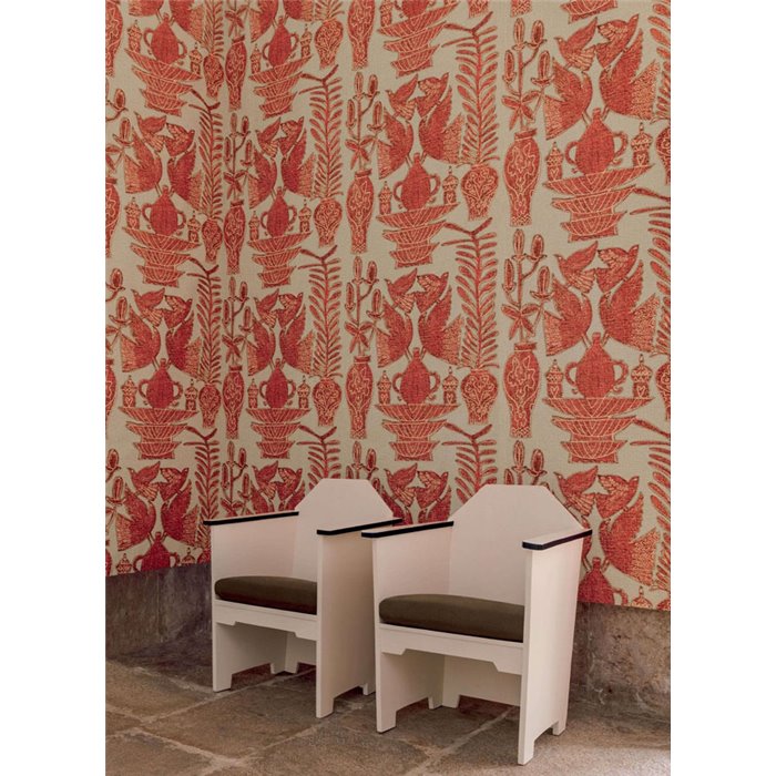 Elitis|Papier peint haut de gamme avec broderies rouges de plantes et objets décoratifs|Haut Gamme