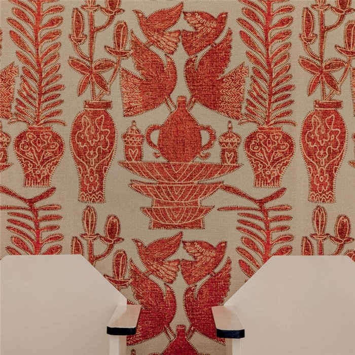 Elitis|Papier peint haut de gamme avec broderies rouges de plantes et objets décoratifs|Haut Gamme