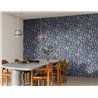Papel pintado japandi de flores de cerezo en azul oscuro · Rasch Noble Zen 435238