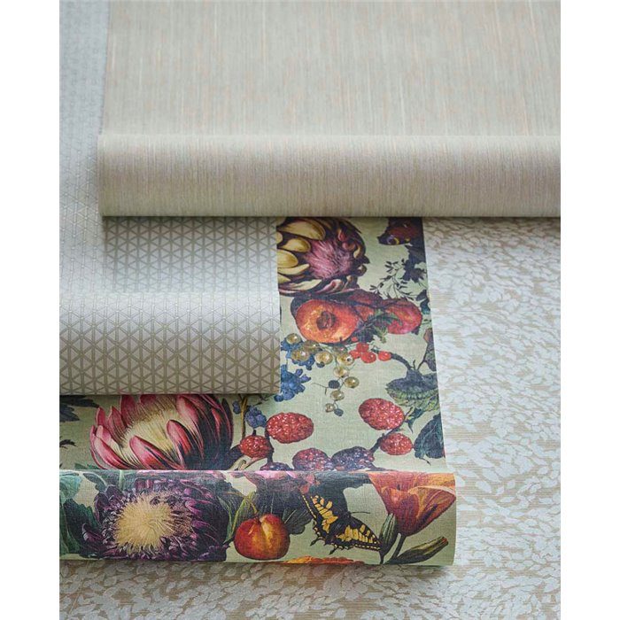 Papel pintado botánico de flores y frutos multicolor sobre verde · Eijffinger Magnifique 351231