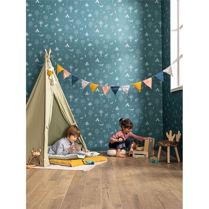 Papel pintado infantil de campamento y animales · Caselio Happy Kids Club 107666641