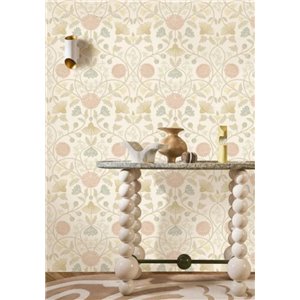Papel pintado floral clásico beige con acabado metalizado 2