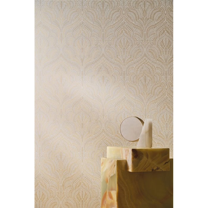 Beige und goldene arabeske Tapete mit Struktur · Casamance Isadora 75821018