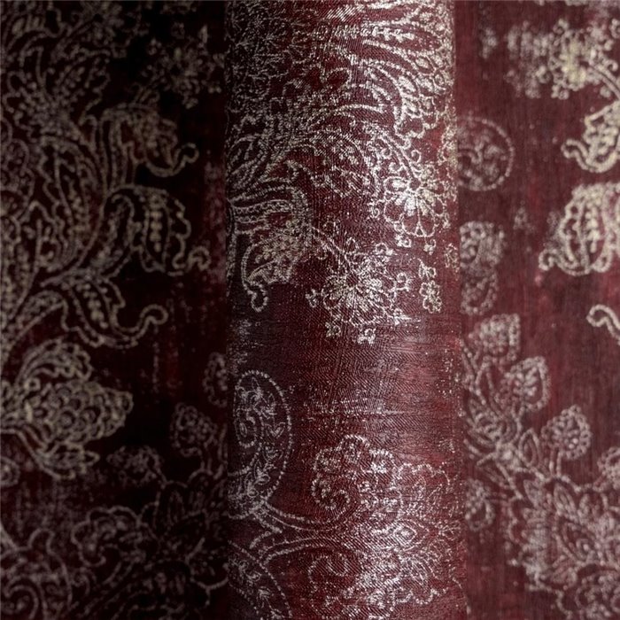 Burgundy wallpaper with gold baroque ornamentation ·  792281