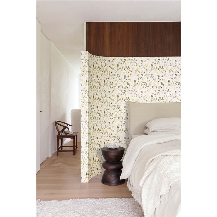Papier peint floral champêtre en vert et jaune · Khroma Amazone ZON103