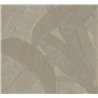 Papel pintado de hojas de banano beige y verde oliva con relieve lineal · Khroma Serica RIC206