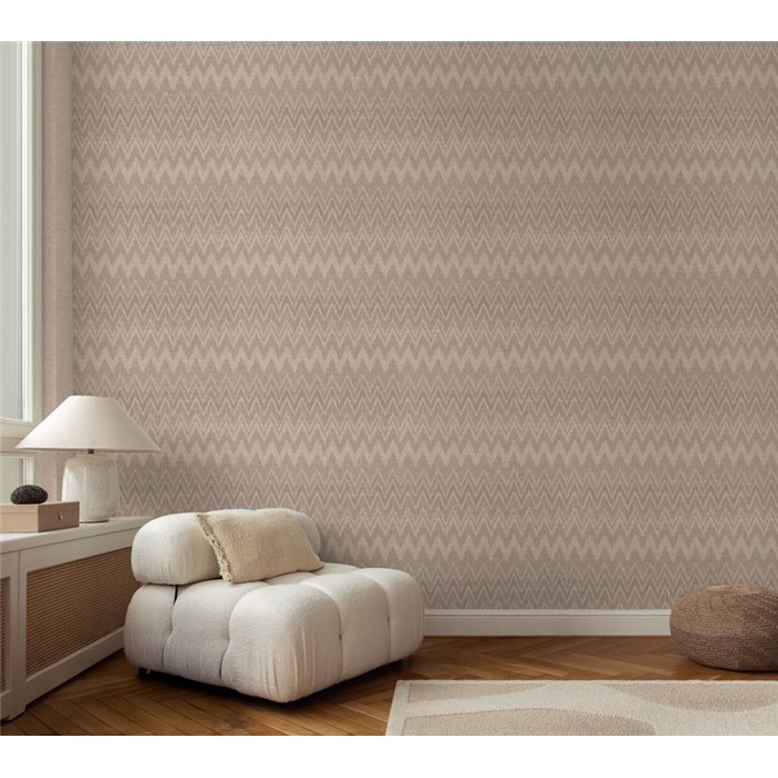 Papel pintado boho de rayas zigzag marrón nude chevron suave · Rasch Atelier Tissé 613643