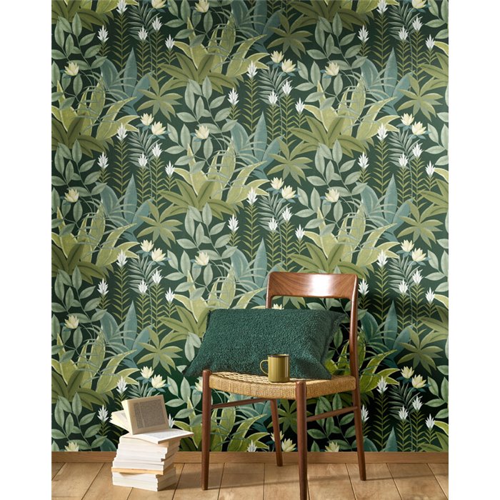 Papel pintado de jungla verde con flores · Casadeco Canopée 202637575
