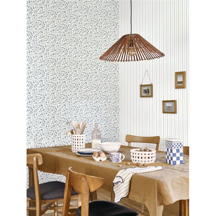 Blue porcelain floral wallpaper · Casadeco Maison de Famille 202696601