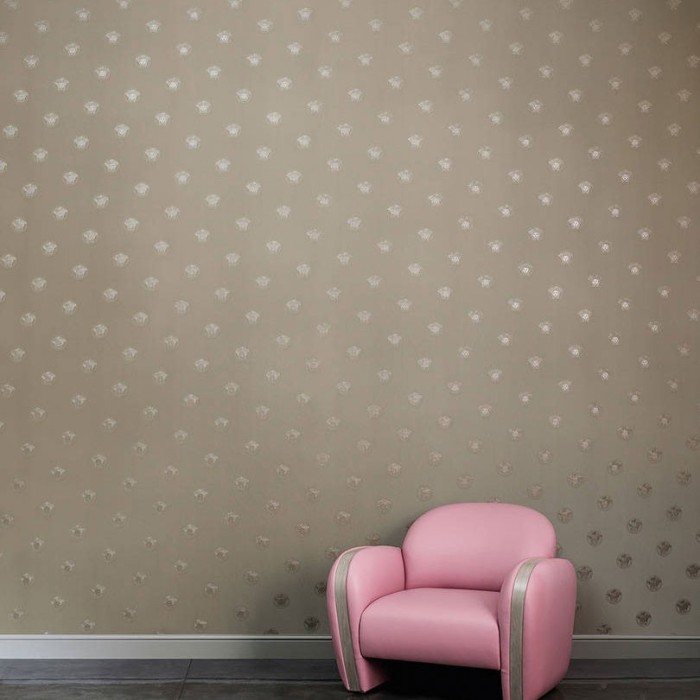 Versace|Papier peint Versace argenté minimaliste avec logo|Minimaliste