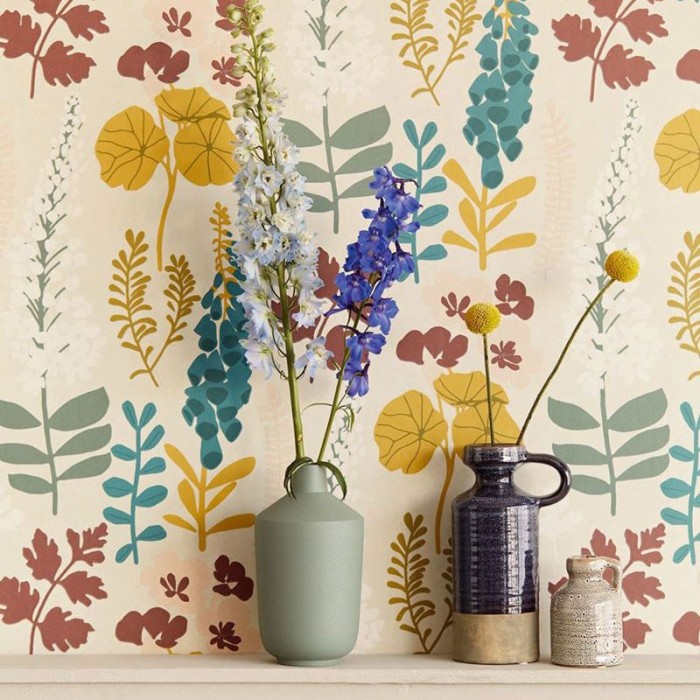 Eijffinger|Scandinavian floral wallpaper in beige with colored flowers|Wallpaper