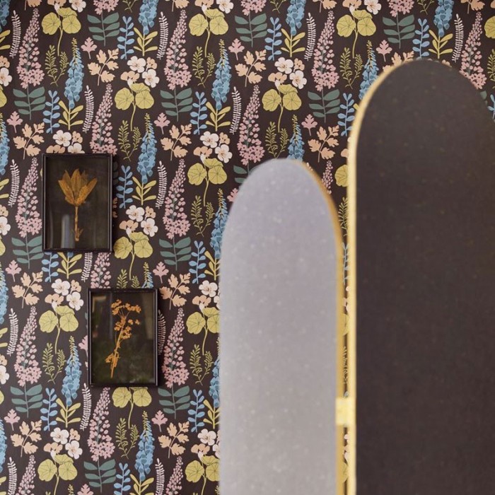 Papeldecor|Premium Scandinavian black wallpaper with colorful flowers|Wallpaper