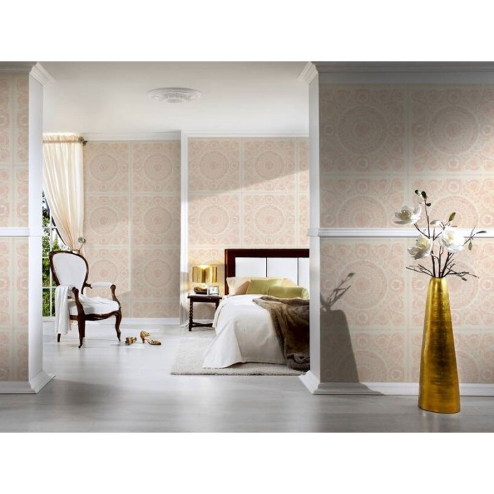 Versace|Baroque wallpaper with floral circles in pink pearl|Wallpaper
