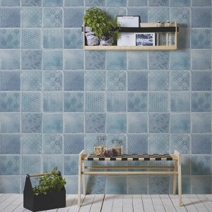 Pip Studio|Romantic wallpaper with large hand-drawn flowers in beige|Rustic 2