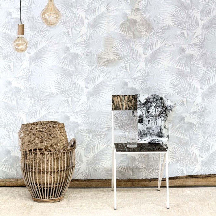 Khroma|Papel Pintado hojas de palmera gris perla con un moderno brillo|Papel Pintado
