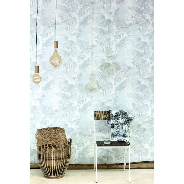 Khroma|Wallpaper with pearl grey tropical palms and a subtle shimmer|Wallpaper