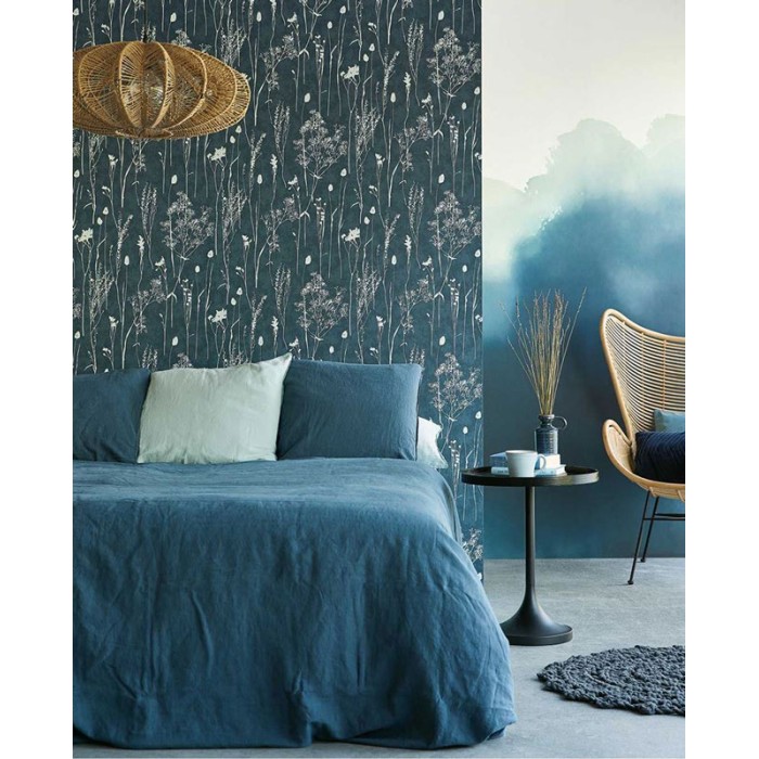 Eijffinger|Scandinavian floral wallpaper with midnight blue background|Wallpaper