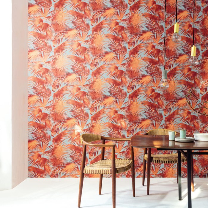 Papel pintado hojas de palmera tropical con un toque moderno y un delicado brillo -  220-5205