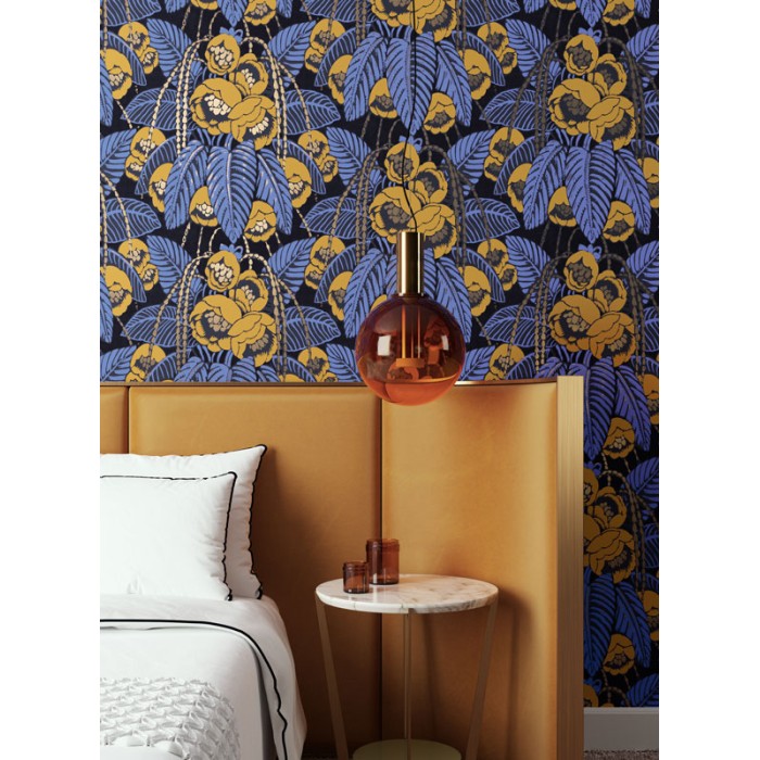 Khroma|Papier peint floral bleu et doré éclat sur fond noir|Papier Peint