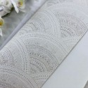 Papeldecor|Papel pintado abanicos blancos con un precioso brocado champan metalizado|Papel Pintado