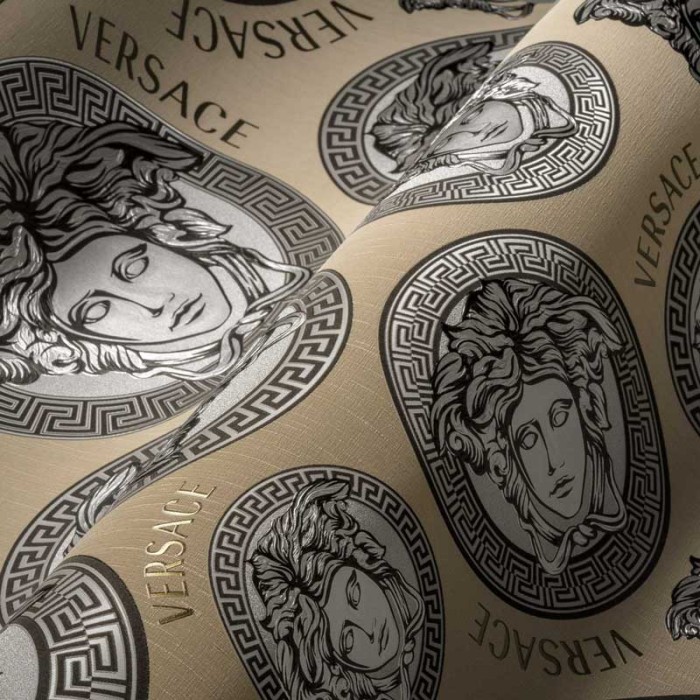 Versace|Papel pintado Versace logo beige y plateado|Papel Pintado